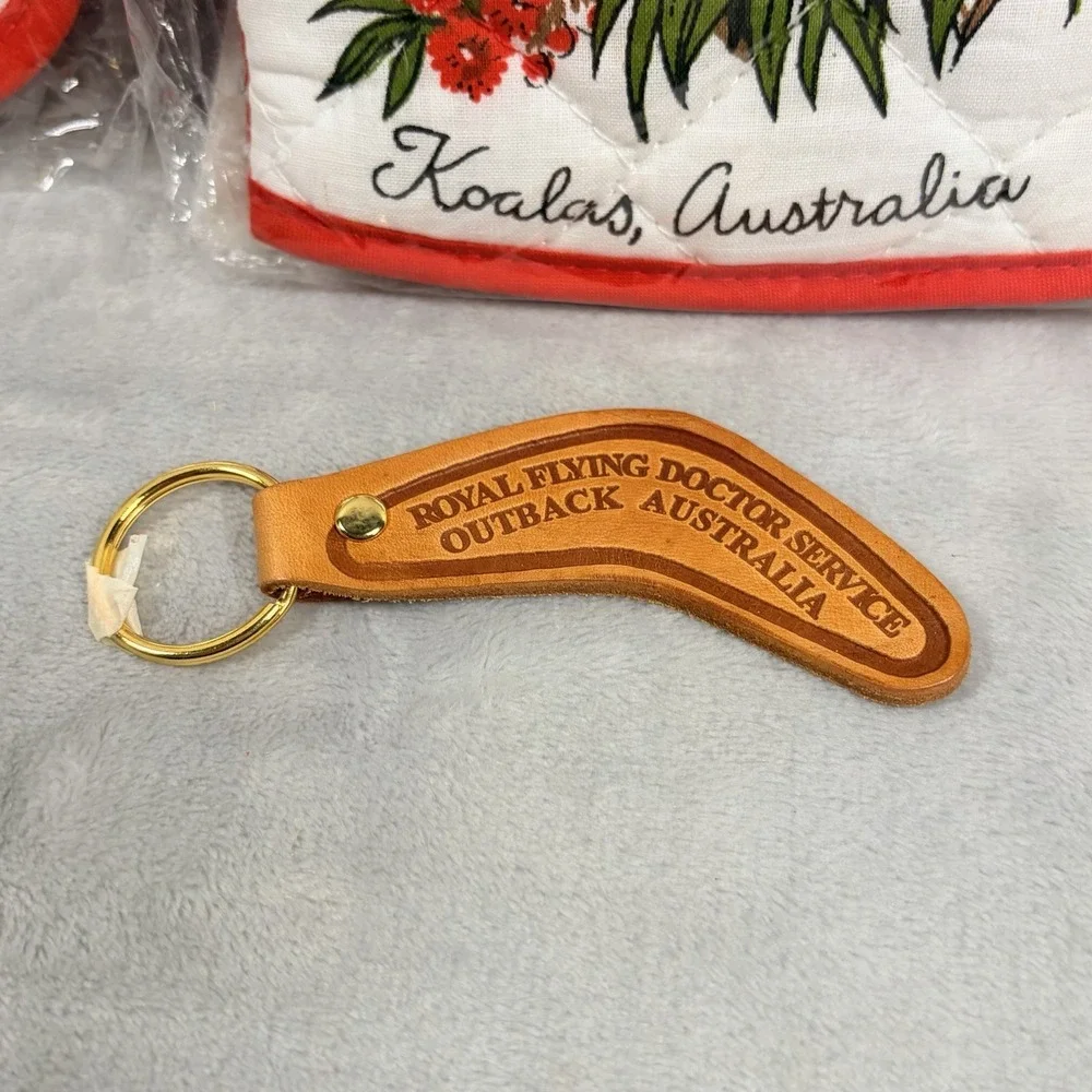 Australia Souvenir‎ Lot – Koala Oven Mitt & Pot Holder Set + Kangaroo Notepad